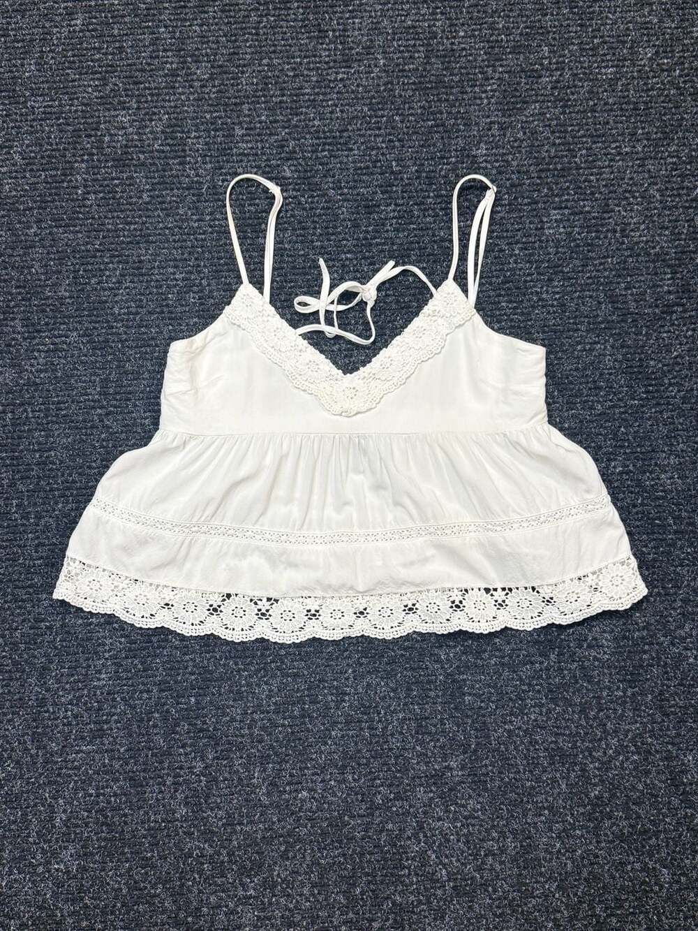 Coquette Boho Festival Cottagecore Forever 21 White Crochet Lace Trim V-Neck Bab